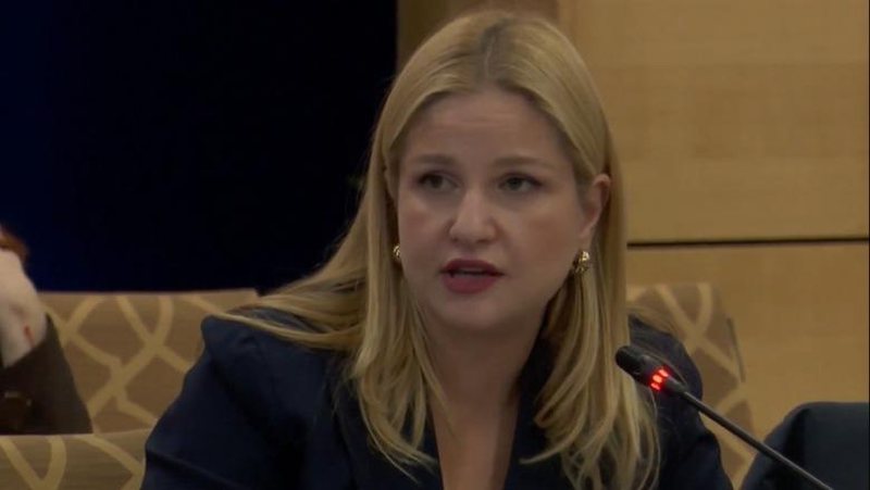 Eurodeputetja suedeze Arba Kokalari: Shqipëria është në një moment historik! Të gjithë e duan në BE, ndaj lërini sherret me njëri-tjetrin