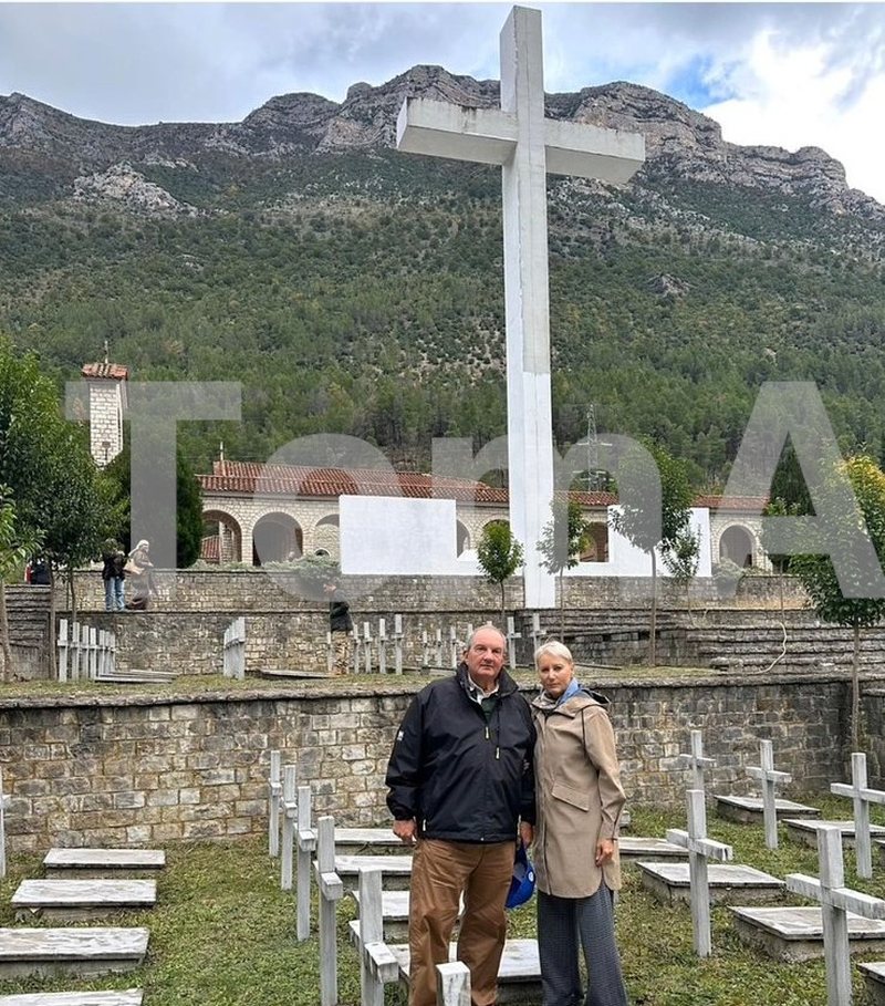 FOTO LAJM/ Karamalis në Këlcyrë, homazh te varrezat greke: Aty ku mijëra ushtarë grekë dhanë jetën për një besim, për një ide, për një Komb