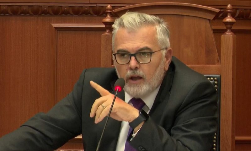 Gogu tallet me Berishën: Më në fund gjetët një amerikan që e doni. Komisionet hetimore nuk janë kinema, duhen prova!