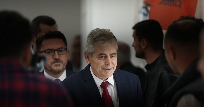 Ngjarje e rëndë në Maqedoni, persona të maskuar i zënë pritë kandidatit shqiptar të Ali Ahmetit dhe e qëllojnë me pistoletë