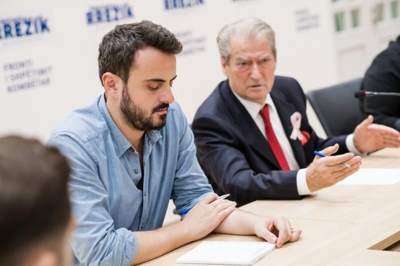 “Berisha të largohet në 2026 si kryetar i PD?” Xhaferri sqaron deklaratën: Nuk ka rebelim!