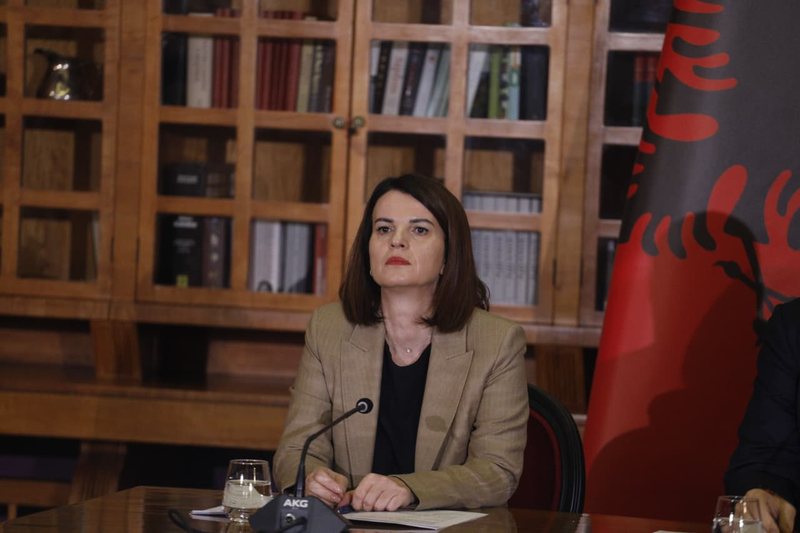 Ministrja e Brendshme: Hyrje-daljet dhe siguria brenda godinave të gjykatave nuk ka asnj lidhje me policinë e shtetit Ministrja e Brendshme: Hyrje-daljet dhe siguria brenda godinave të gjykatave nuk ka asnj lidhje me policinë e shtetit