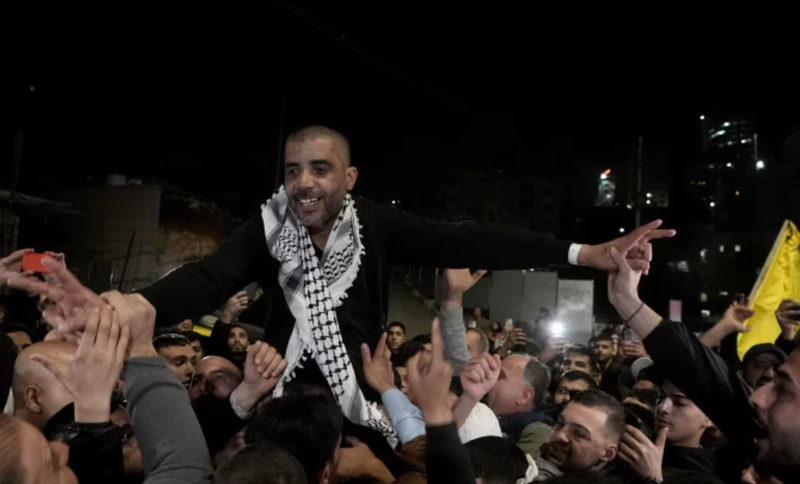 Si u bënë burgjet izraelite një vend stërvitjeje për palestinezët