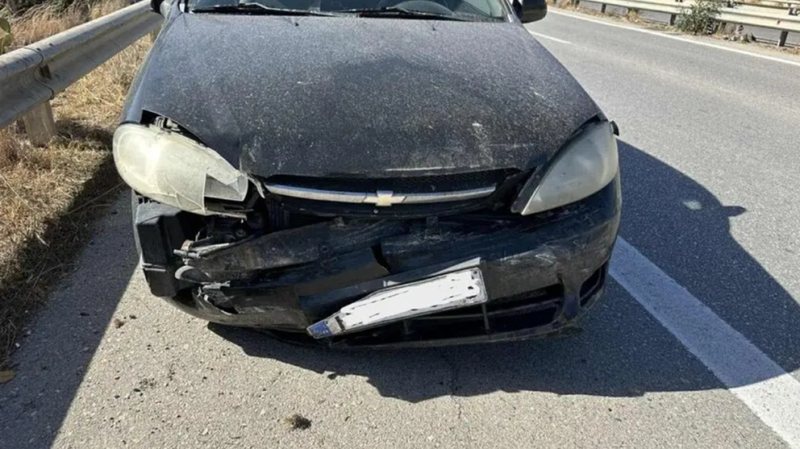 Shqiptari terrorizon qytetarët grek: Përplas me qëllim makinat gjatë lëvizjes Shqiptari terrorizon qytetarët grek: Përplas me qëllim makinat gjatë lëvizjes