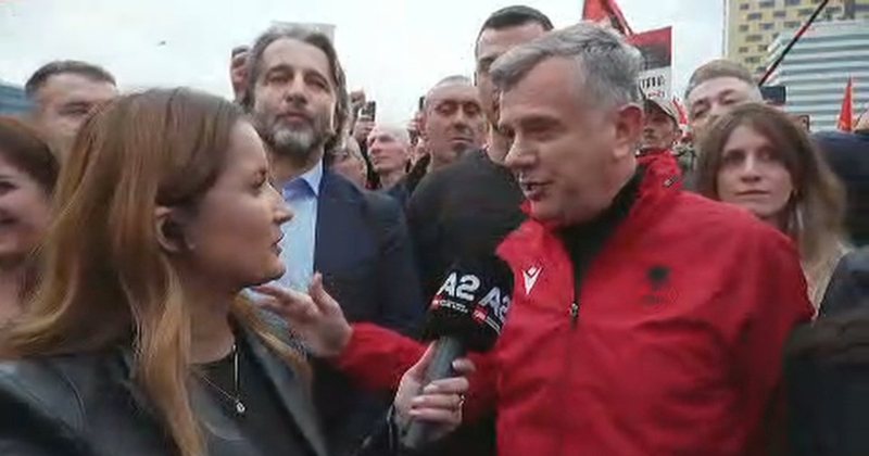 Pse u votua kundër rezolutës për gjenocidin serb? Taulant Balla: E kemi votuar para 26 vitesh! Sali Berisha e furnizonte me naftë dhe vriste shqiptarët Pse u votua kundër rezolutës për gjenocidin serb? Taulant Balla: E kemi votuar para 26 vitesh! Sali Berisha e furnizonte me naftë dhe vriste shqiptarët