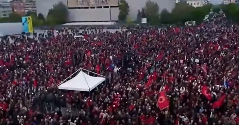 “Zemra mal”! Edi Rama poston pamjet nga tubimi pro UÇK-së