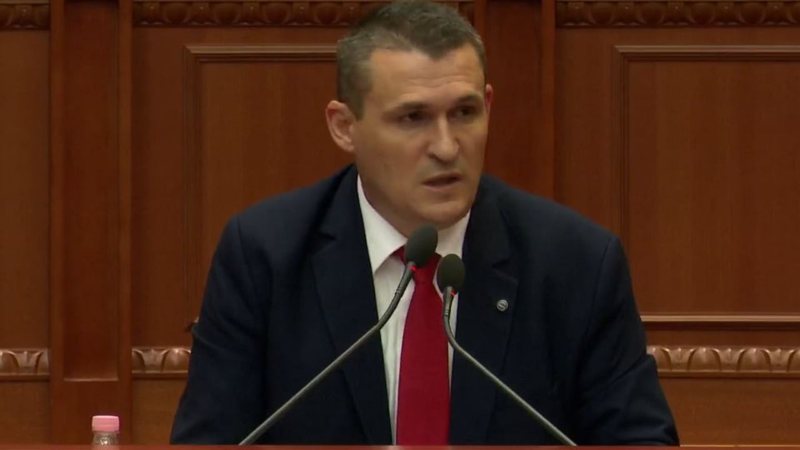 “Pse u bë ai show gjatë arrestimit të Ilir Metës”? Dumani i’a fut policisë: Nuk ishte përgjegjësia jonë “Pse u bë ai show gjatë arrestimit të Ilir Metës”? Dumani i’a fut policisë: Nuk ishte përgjegjësia jonë