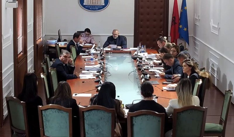 “SPAK të rishikojë masat e arrestit”! PS voton e vetme rezolutën për Prokurorinë e Posaçme, PD kundër