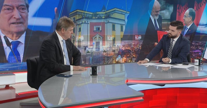 “Kush merr Tiranën, merr mesfushën dhe fiton Shqipërinë”! Bamir Topi: Pse opozita e ka humbur besimin “Kush merr Tiranën, merr mesfushën dhe fiton Shqipërinë”! Bamir Topi: Pse opozita e ka humbur besimin