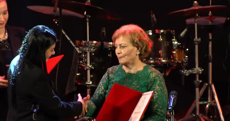 Bashkia e Vlorës i jep Mira Muratit titullin “Qytetar Nderi”