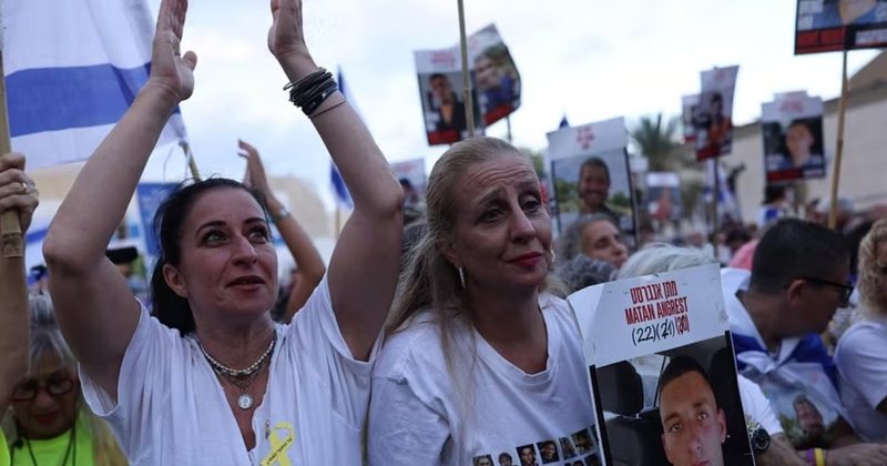 Hamasi liron 7 pengjet e para, Trump drejt Lindjes së Mesme