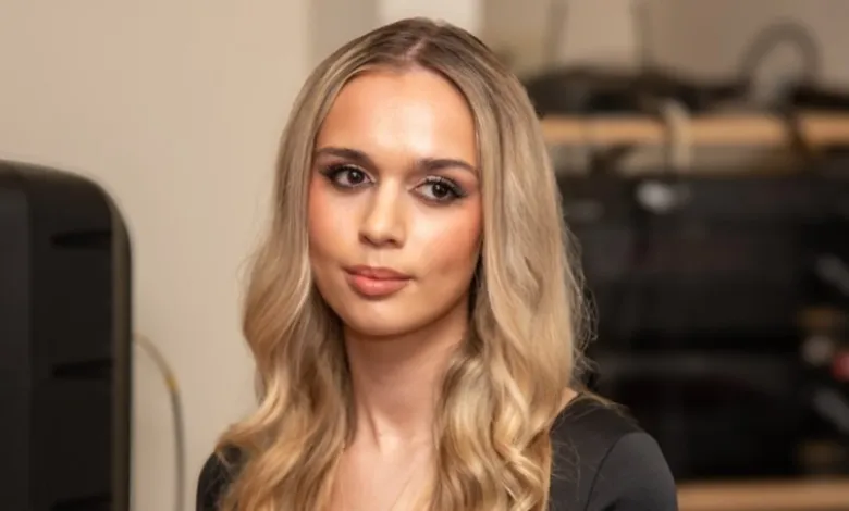 “Trim mbi trima Gjergj Kastrioti”… Shqiptarja që fitoi “Miss Amerika” mahnit publikun në gjuhën shqipe (Video) “Trim mbi trima Gjergj Kastrioti”… Shqiptarja që fitoi “Miss Amerika” mahnit publikun në gjuhën shqipe (Video)