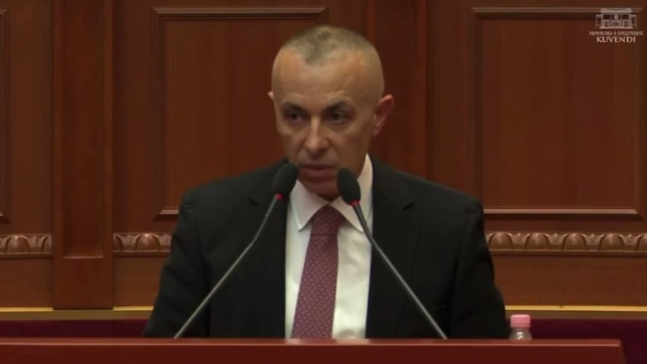 “S’do më shihni ndonjëherë t’i bie tavolinës”, fjalimi NDRYSHE i deputetit të PD në Kuvend: Nuk vij nga listat e mbyllura, s’bëj veprime me regji “S’do më shihni ndonjëherë t’i bie tavolinës”, fjalimi NDRYSHE i deputetit të PD në Kuvend: Nuk vij nga listat e mbyllura, s’bëj veprime me regji