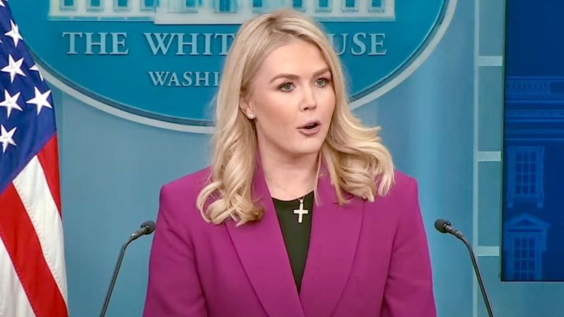 “Kush e zgjodhi vendin e takimit”? Sekretarja e Trump habit gazetaren me përgjigjen: Mamaja jote…