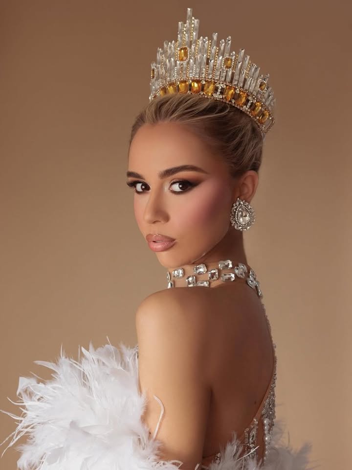 “Trim mbi trima Gjergj Kastrioti”… Shqiptarja që fitoi “Miss Amerika” mahnit publikun në gjuhën shqipe (Video)