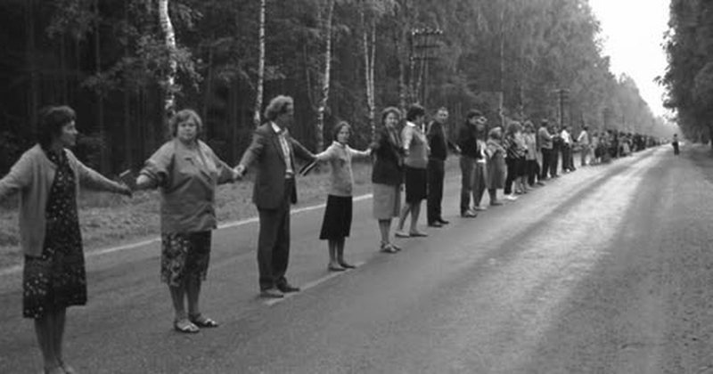 Një nga aktet ikonike të solidaritetit! Zinxhiri njerëzor 700 kilometra për liri i “Rrugës Baltike”, që hyri në histori