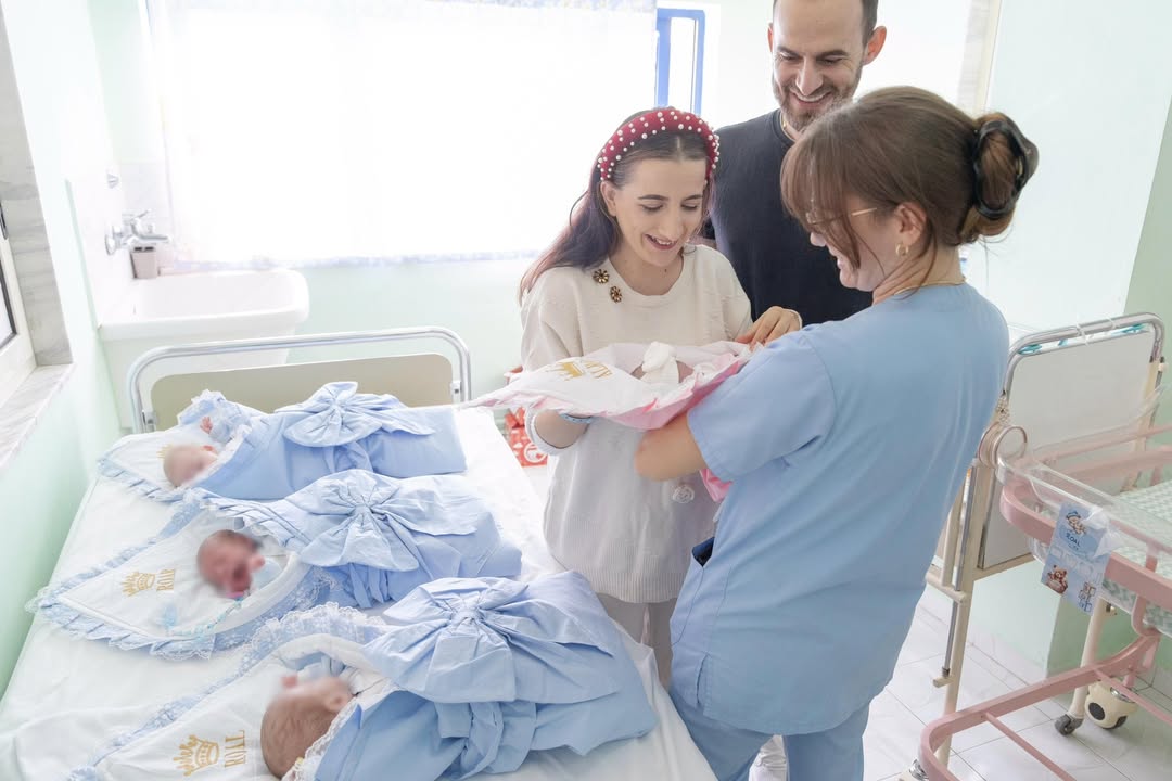 Mrekulli te materniteti “Koço Gliozheni”: Nëna sjell në jetë katër bebe