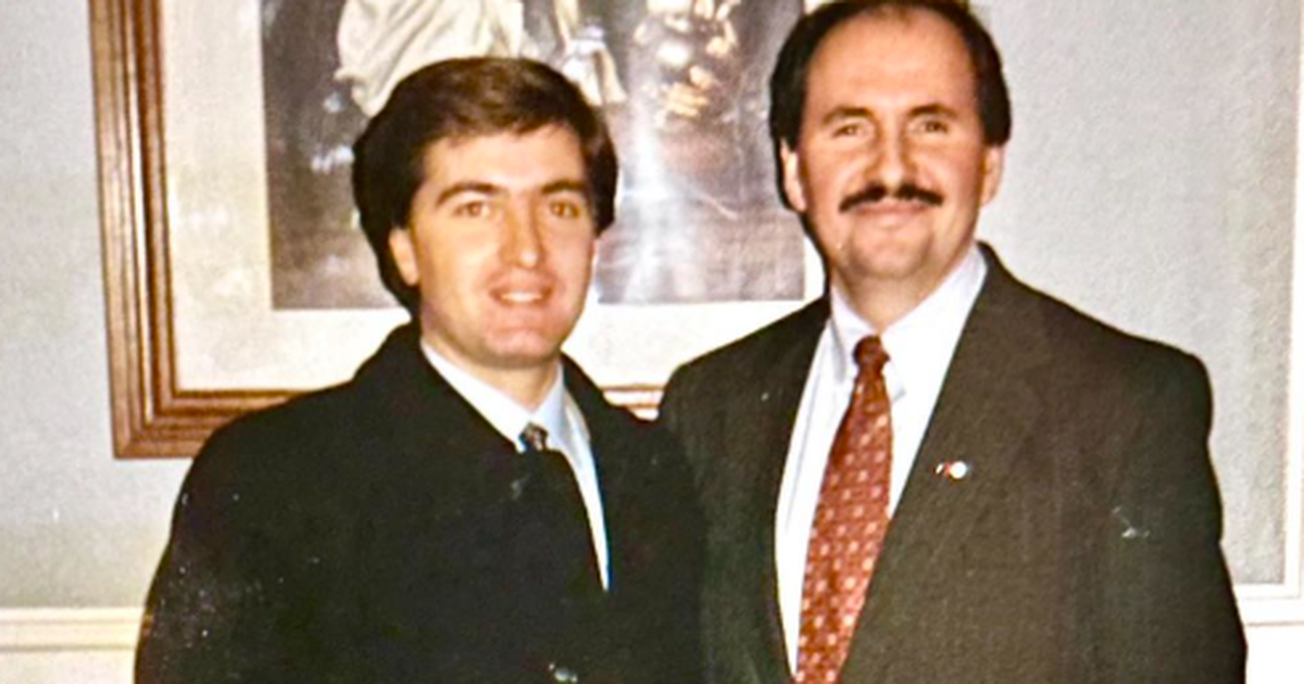 Elez Biberajt, në datën e lindjes: Unë në “Zëri i Popullit” dhe “biri i diversantit” në “Zërin e Amerikës” Elez Biberajt, në datën e lindjes: Unë në “Zëri i Popullit” dhe “biri i diversantit” në “Zërin e Amerikës”