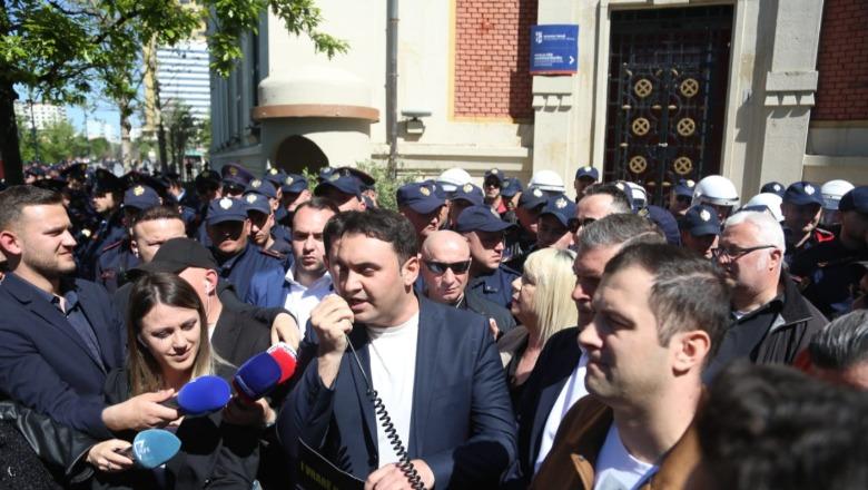 Berisha e pranon dhe ‘fundos’ Këlliçin: Protestat kundër Veliajt u mbështetën nga Balluku! Berisha e pranon dhe ‘fundos’ Këlliçin: Protestat kundër Veliajt u mbështetën nga Balluku!