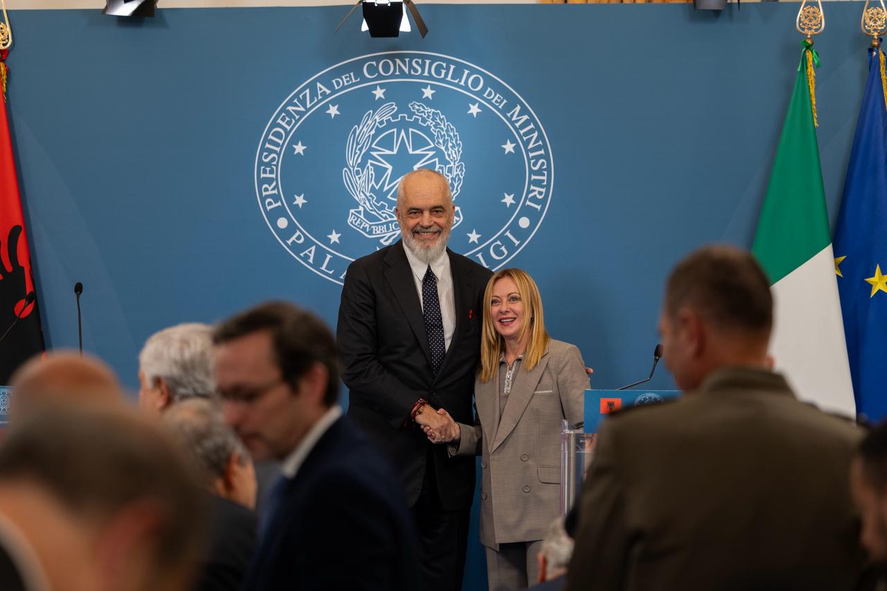 Rama-Meloni: Ditë historike! Ndërtojmë 7 anije në bazën e Pashalimanit Rama-Meloni: Ditë historike! Ndërtojmë 7 anije në bazën e Pashalimanit