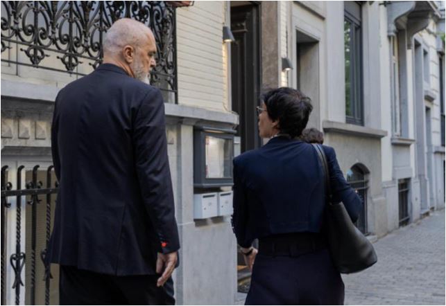 Pas shtatë orë në takim me Ballukun, Rama darkon me Marta Kos Pas shtatë orë në takim me Ballukun, Rama darkon me Marta Kos