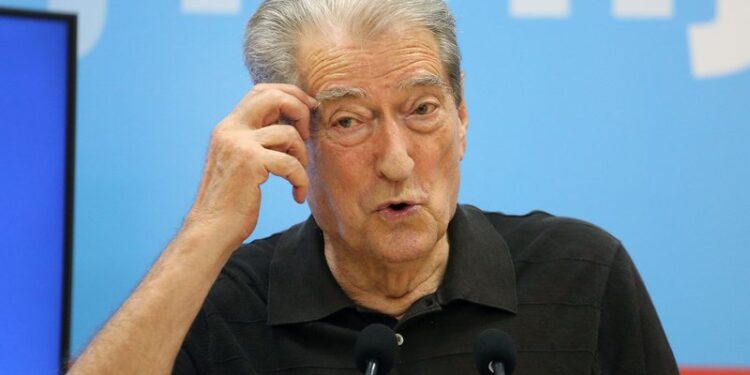 Demenc apo sharlatanizëm?! Sot protestoi, por dikur Berisha: Orientimi i ndryshëm seksual, realitet! Shqipëria, vend i lirive të garantuara (Video) Demenc apo sharlatanizëm?! Sot protestoi, por dikur Berisha: Orientimi i ndryshëm seksual, realitet! Shqipëria, vend i lirive të garantuara (Video)