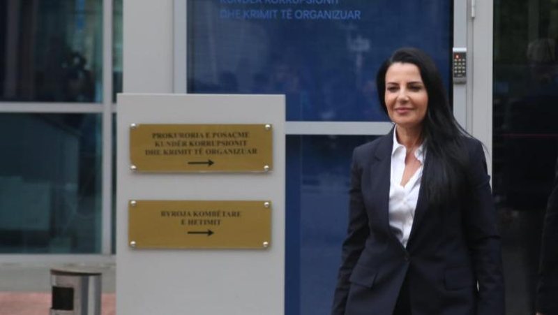 Qeveria dërgoi në Kushtetuese vendimin për Belinda Ballukun: Të shfuqizohet pezullimi, na tregoni dhe kompetencat Qeveria dërgoi në Kushtetuese vendimin për Belinda Ballukun: Të shfuqizohet pezullimi, na tregoni dhe kompetencat