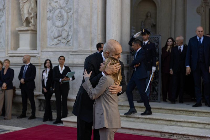 Rifillimi i një dashurie të harruar