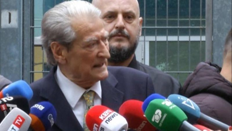 Dy orë në SPAK për “21 Janarin”: Berisha del i hutuar dhe sulmon Dumanin Dy orë në SPAK për “21 Janarin”: Berisha del i hutuar dhe sulmon Dumanin