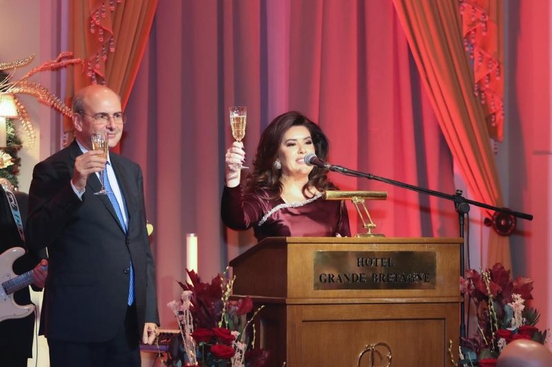 Festimi i përvjetorit kombëtar të Shqipërisë në Athinë: “Omonia” zbukurohet me flamur shqiptarë! Zv/kryeministri uron në gjuhën shqipe Festimi i përvjetorit kombëtar të Shqipërisë në Athinë: “Omonia” zbukurohet me flamur shqiptarë! Zv/kryeministri uron në gjuhën shqipe