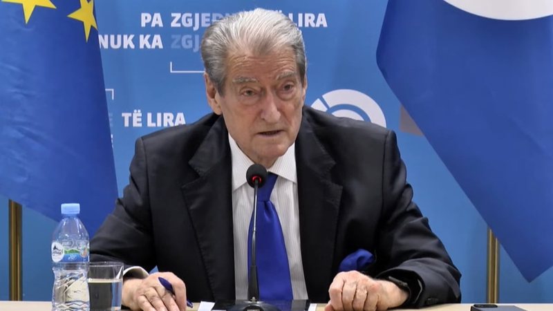 Berisha urdhër PD: Jo protesta kundër Ballukut, ndalni akuzat ndaj saj… Berisha urdhër PD: Jo protesta kundër Ballukut, ndalni akuzat ndaj saj…