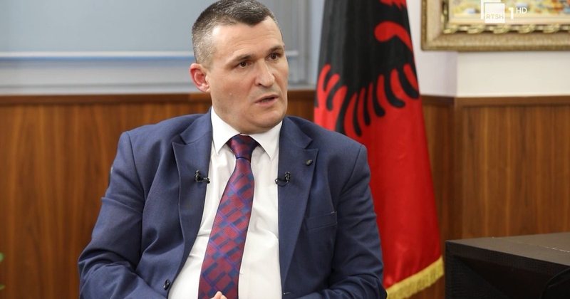 A do të ndikojë vendimi i Kushtetueses për Veliajn?  Përgjigjia e Dumanit në largim s’thotë asgjë