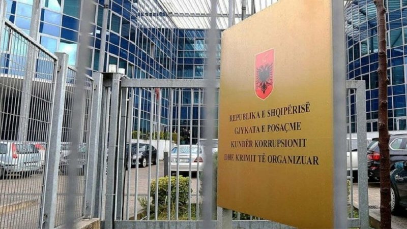 Gjykata rrëzon SPAK-un, anulohet sekuestroja ndaj pasurive të Merlikës, të akuzuar për komplot vrasje Gjykata rrëzon SPAK-un, anulohet sekuestroja ndaj pasurive të Merlikës, të akuzuar për komplot vrasje
