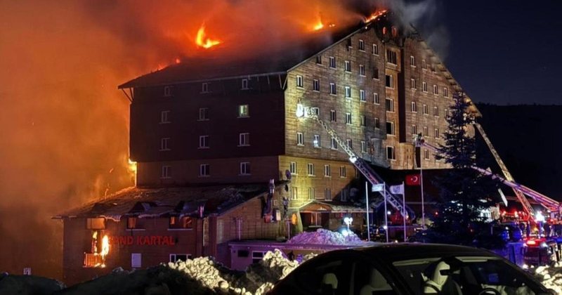 Turqia me dorë të hekurt, 11 të dënuar përjetë pas tragjedisë në resortin malor ku humbën jetën 78 persona Turqia me dorë të hekurt, 11 të dënuar përjetë pas tragjedisë në resortin malor ku humbën jetën 78 persona