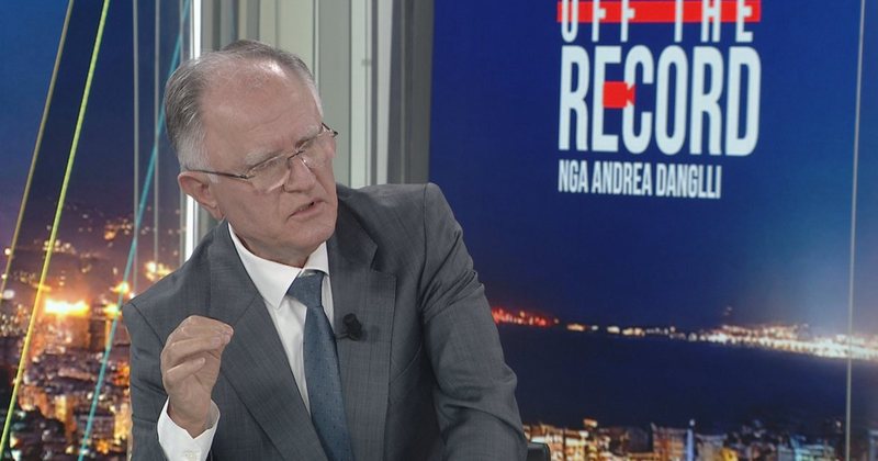 “Përdorimi i armëve nga Garda, i paligjshëm”! Ish-ministri i Rendit skanon 21 Janarin: Ikja e Policisë, e gabuar “Përdorimi i armëve nga Garda, i paligjshëm”! Ish-ministri i Rendit skanon 21 Janarin: Ikja e Policisë, e gabuar