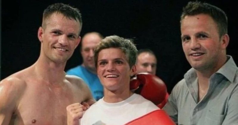 Tentoi të hakmerrej për vrasjen e vëllait: Gjykata gjermane dënon me burg të përjetshëm vëllain e boksierit të vrarë Besar Nimani Tentoi të hakmerrej për vrasjen e vëllait: Gjykata gjermane dënon me burg të përjetshëm vëllain e boksierit të vrarë Besar Nimani