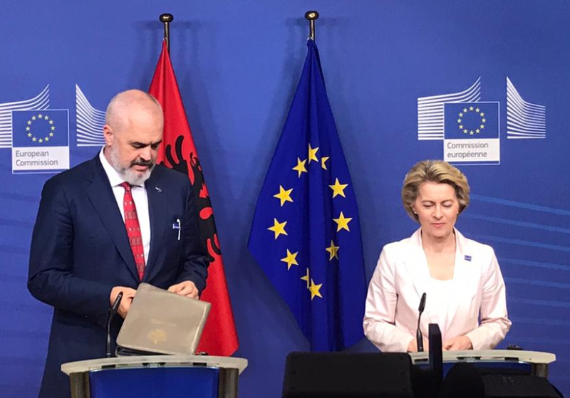 Sot hapet grupkapitulli i fundit: Shqipëria hedh një tjetër hap vendimtar drejt anëtarësimit në BE Sot hapet grupkapitulli i fundit: Shqipëria hedh një tjetër hap vendimtar drejt anëtarësimit në BE