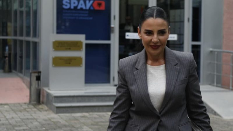 Gjykata e Posaçme pezullon nga detyra zv.kryeministren Balluku, e ndalon të dalë jashtë vendit Gjykata e Posaçme pezullon nga detyra zv.kryeministren Balluku, e ndalon të dalë jashtë vendit