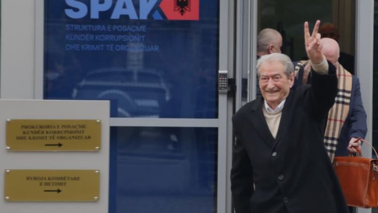 Dosja e “21 Janarit”, një shashkë për shqiptarët! Ja fletëthirrja e Berishës në SPAK si person që ka dijeni , kur duhet të jetë i pandehur Dosja e “21 Janarit”, një shashkë për shqiptarët! Ja fletëthirrja e Berishës në SPAK si person që ka dijeni , kur duhet të jetë i pandehur