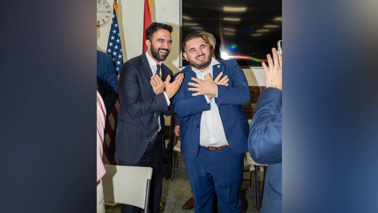 Mamdani me shqiponjën shqiptare/ Fotot e Kryebashkiakut të ri të Nju Jorkut që u bënë virale, flet i riu shqiptar që i shkrepi Mamdani me shqiponjën shqiptare/ Fotot e Kryebashkiakut të ri të Nju Jorkut që u bënë virale, flet i riu shqiptar që i shkrepi