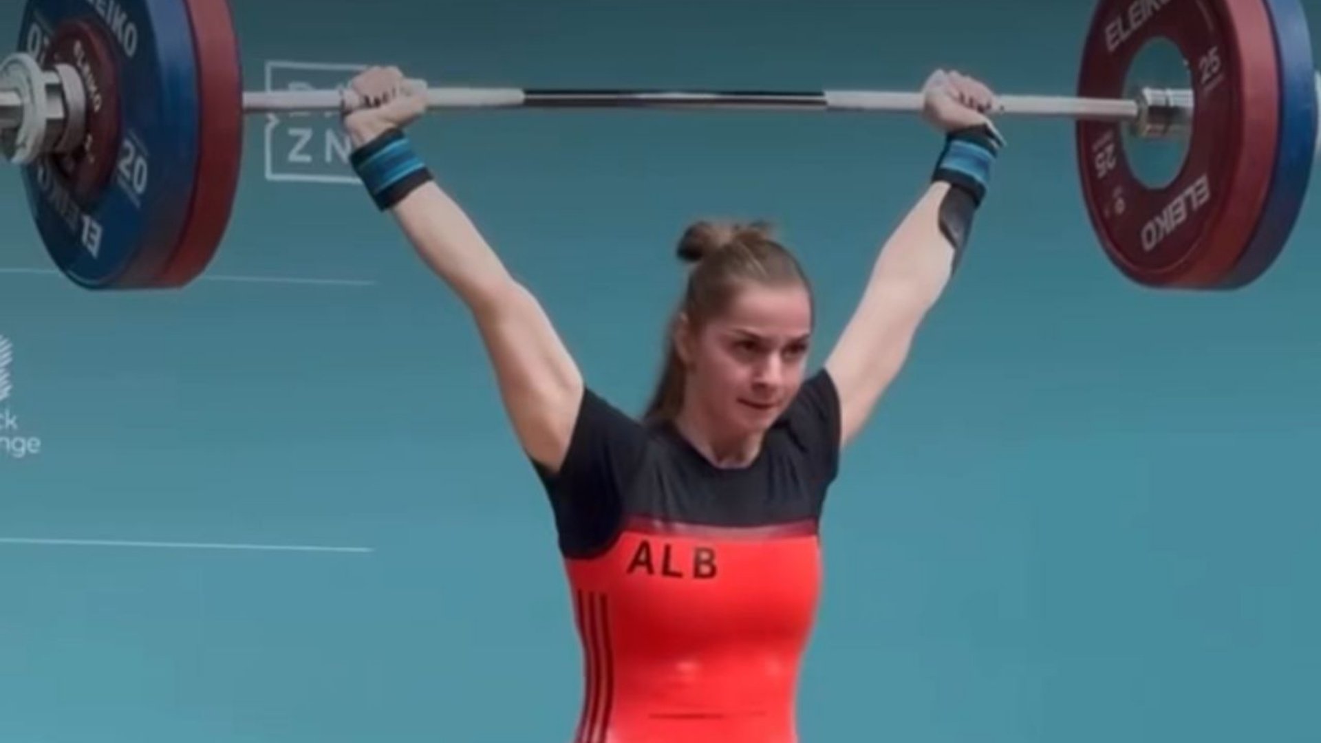 Mbretëresha e shtangës për të reja: Durrsakja Enkileda Carja e pandalshme, vendos dy rekorde botërore