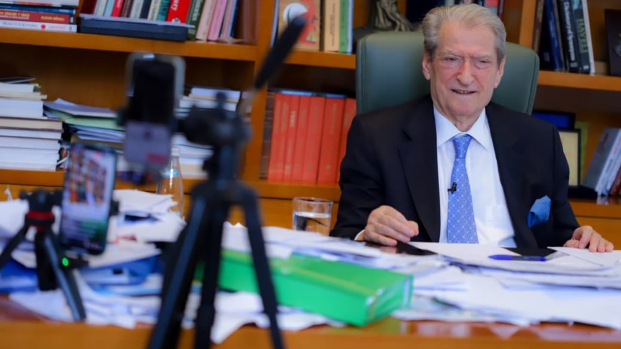 Disfata e kandidatëve të pavarur të mbështetur nga opozita në zgjedhjet e pjesshme lokale… Berisha flet “kodra pas bregut”: U pa që populli e braktisi Ramën Disfata e kandidatëve të pavarur të mbështetur nga opozita në zgjedhjet e pjesshme lokale… Berisha flet “kodra pas bregut”: U pa që populli e braktisi Ramën