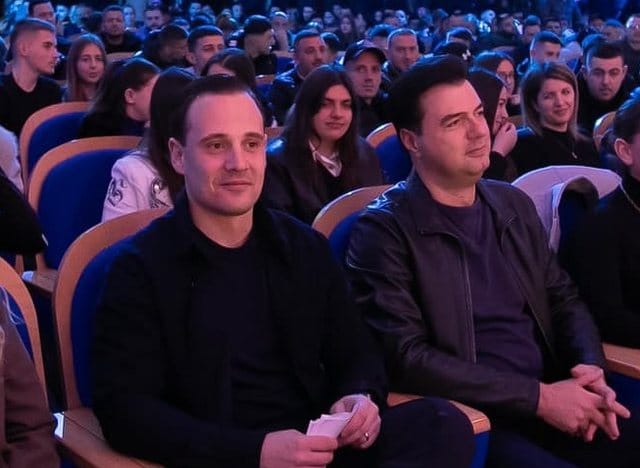 Afera korruptive në bashki! Si e kaloi “ylberin” n/kryetari i Bashkisë së Tiranës i zgjedhur nga “ekspertët”, Blendi Sulaj? Nga bizneset miliona euro te shitja fiktive e firmave e deri te “rroga” në shtet! Afera korruptive në bashki! Si e kaloi “ylberin” n/kryetari i Bashkisë së Tiranës i zgjedhur nga “ekspertët”, Blendi Sulaj? Nga bizneset miliona euro te shitja fiktive e firmave e deri te “rroga” në shtet!