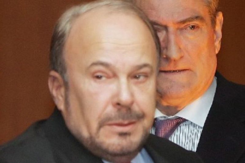 Ky sharlatan, sot të paktën do bënte mirë të mos fliste