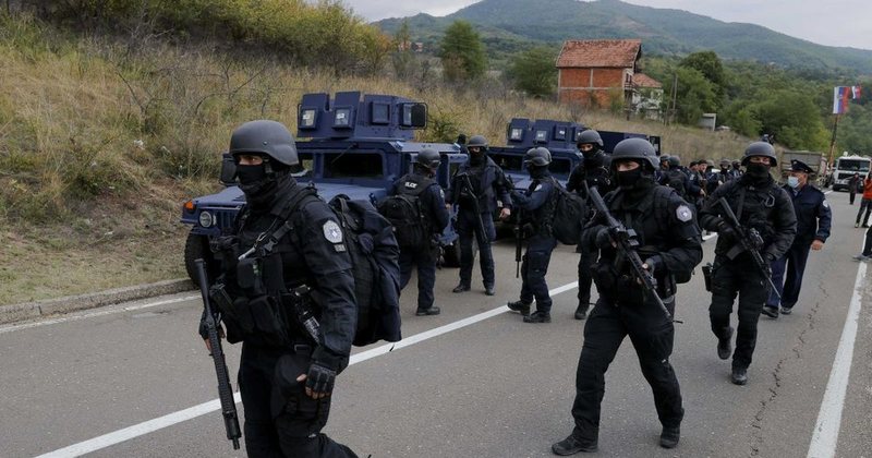 Policia serbe hyn në Kosovë dhe rrëmben një person, dyshohet se është plagosur