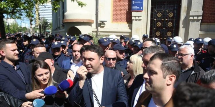 Berisha e pranon dhe ‘fundos’ Këlliçin: Protestat kundër Veliajt u mbështetën nga Balluku!