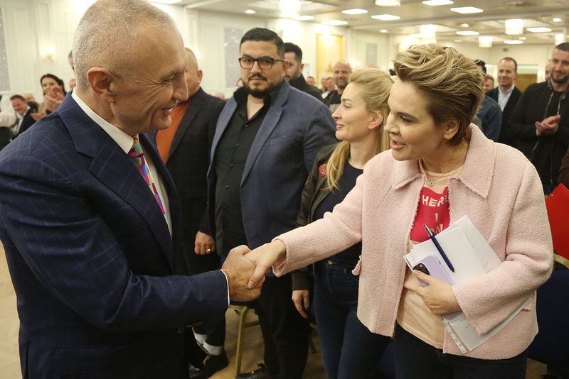 “S’më hëngri politika, por shokët”! Kryemadhi flet për jetën personale: Nëse më parë në krevat kisha Ilirin, sot kam…