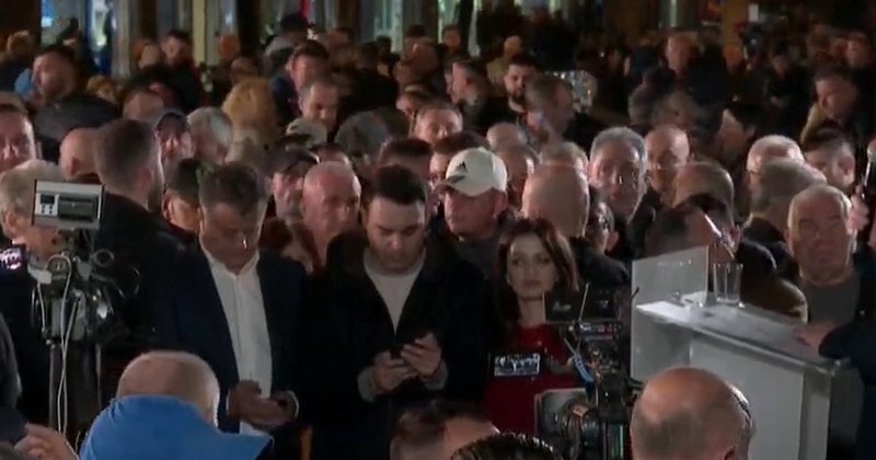 Jo vetëm qytetarët, Berishën e braktisën dhe deputetët e vet
