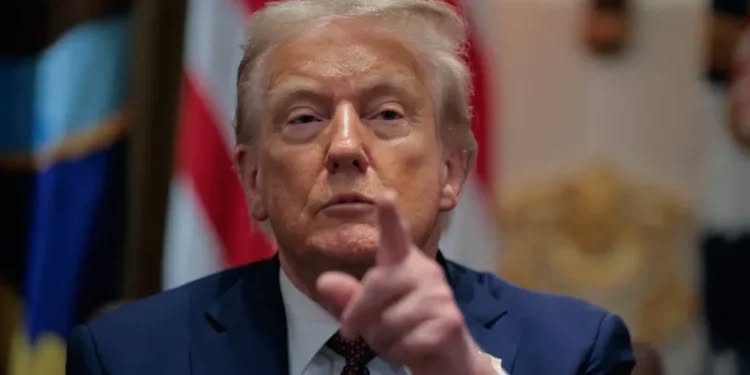 “Rri urtë derrkuce”! Trump humb kontrollin dhe ofendon gazetaren e Bloomberg