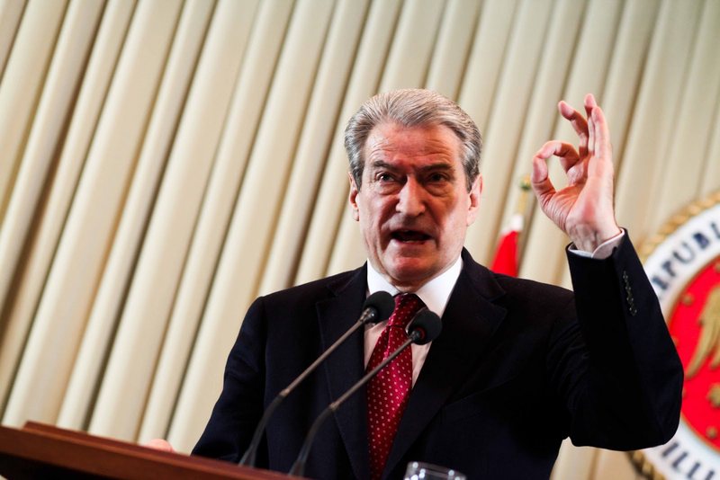 21 Janari: Berisha mbante kallashnikov në dorë, ndaj janë fshirë serverat e Kryeministrisë